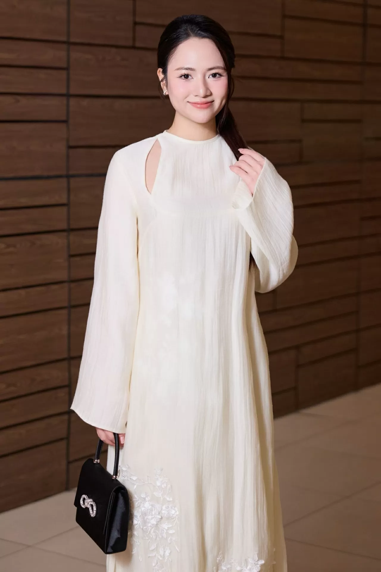 Diễn viên Việt Hoa phim Gió ngang khoảng trời xanh