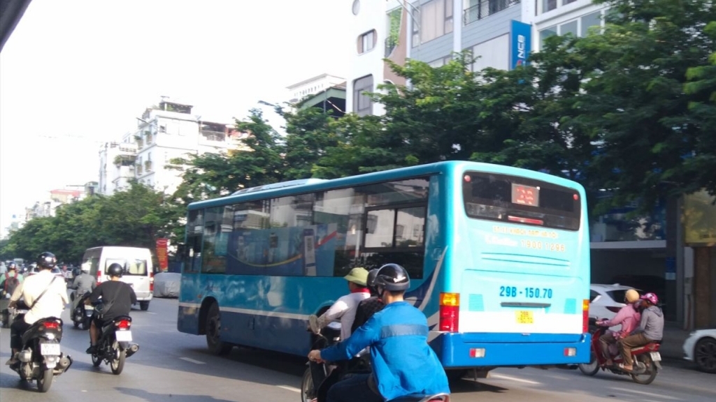 Xe buýt Hà Nội: Gần gũi, thân thiện hơn, văn hóa phục vụ chuyên nghiệp, nâng cao chất lượng