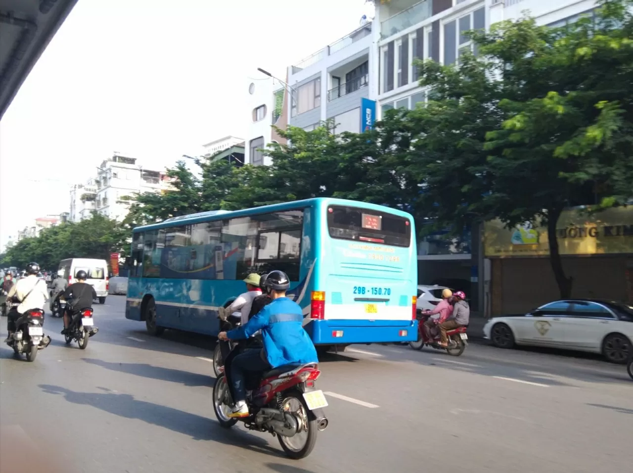 Xe buýt Hà Nội: Gần gũi, thân thiện hơn, văn hóa phục vụ chuyên nghiệp, nâng cao chất lượng dịch vụ Xe buýt Hà Nội: Gần gũi, thân thiện hơn, văn hóa phục vụ chuyên nghiệp, nâng cao chất lượng dịch vụ