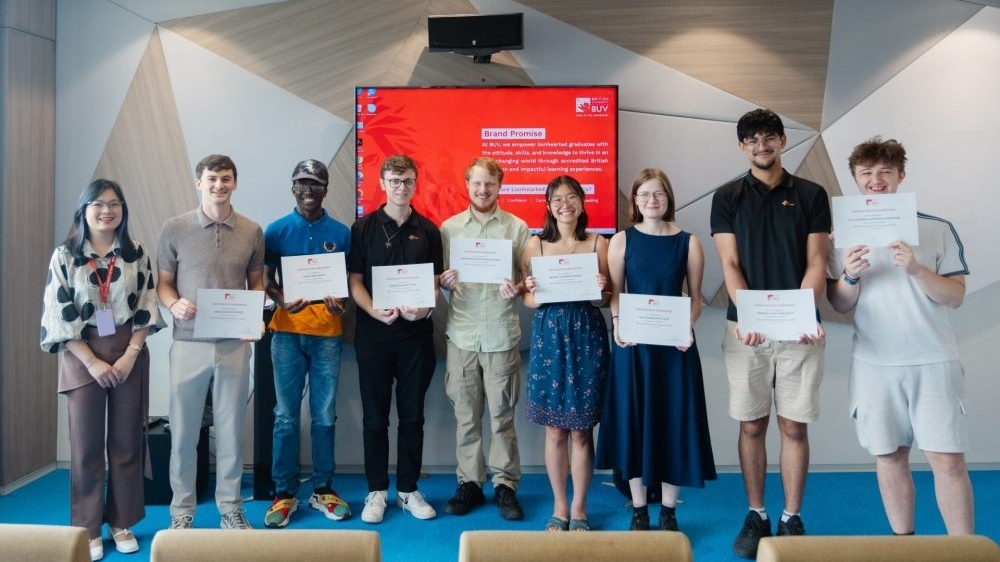 Sinh viên Anh thích thú trải nghiệm kỳ thực tập tại Việt Nam