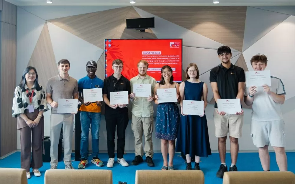 Sinh viên Anh thích thú trải nghiệm kỳ thực tập tại Việt Nam