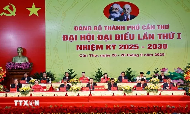 Cần Thơ hướng tới mục tiêu trở thành trung tâm phát triển kinh tế, văn hóa, công nghệ vùng Đồng bằng sông Cửu Long Cần Thơ hướng tới mục tiêu trở thành trung tâm phát triển kinh tế, văn hóa, công nghệ vùng Đồng bằng sông Cửu Long