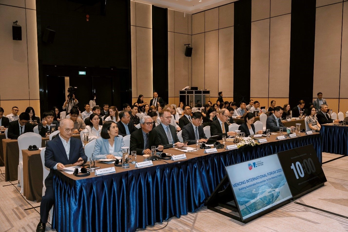 Các phiên thảo luận tại Diễn đàn