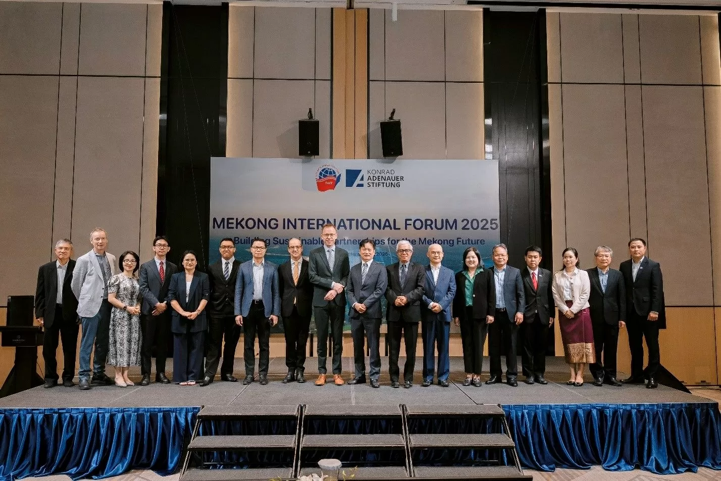 Các diễn giả, chuyên gia tham dự Diễn đàn