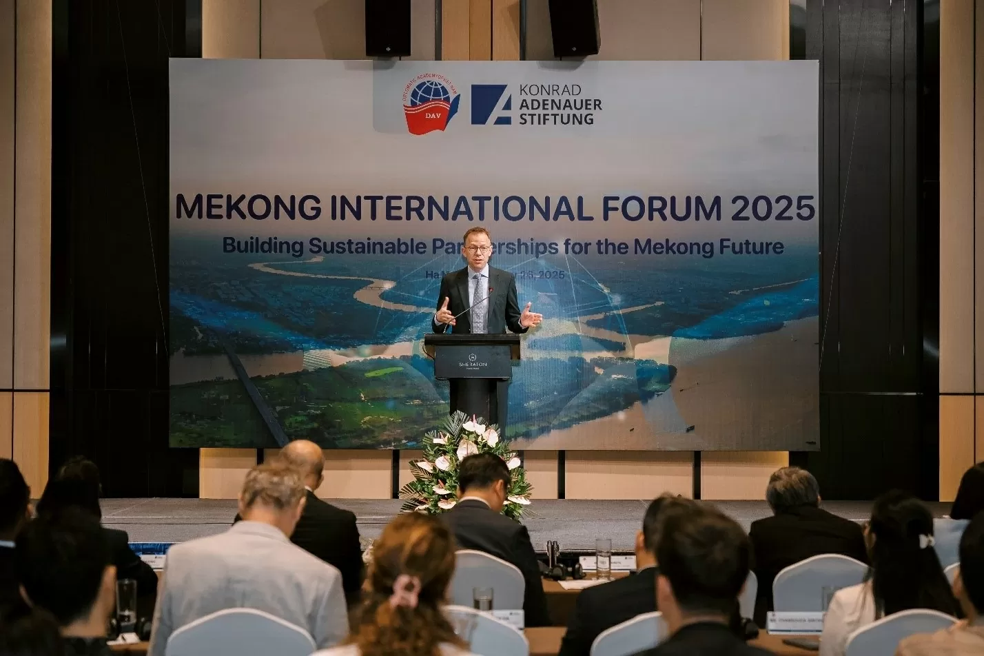 Ông Simon Kreye, Phó Đại sứ Đức tại Việt Nam