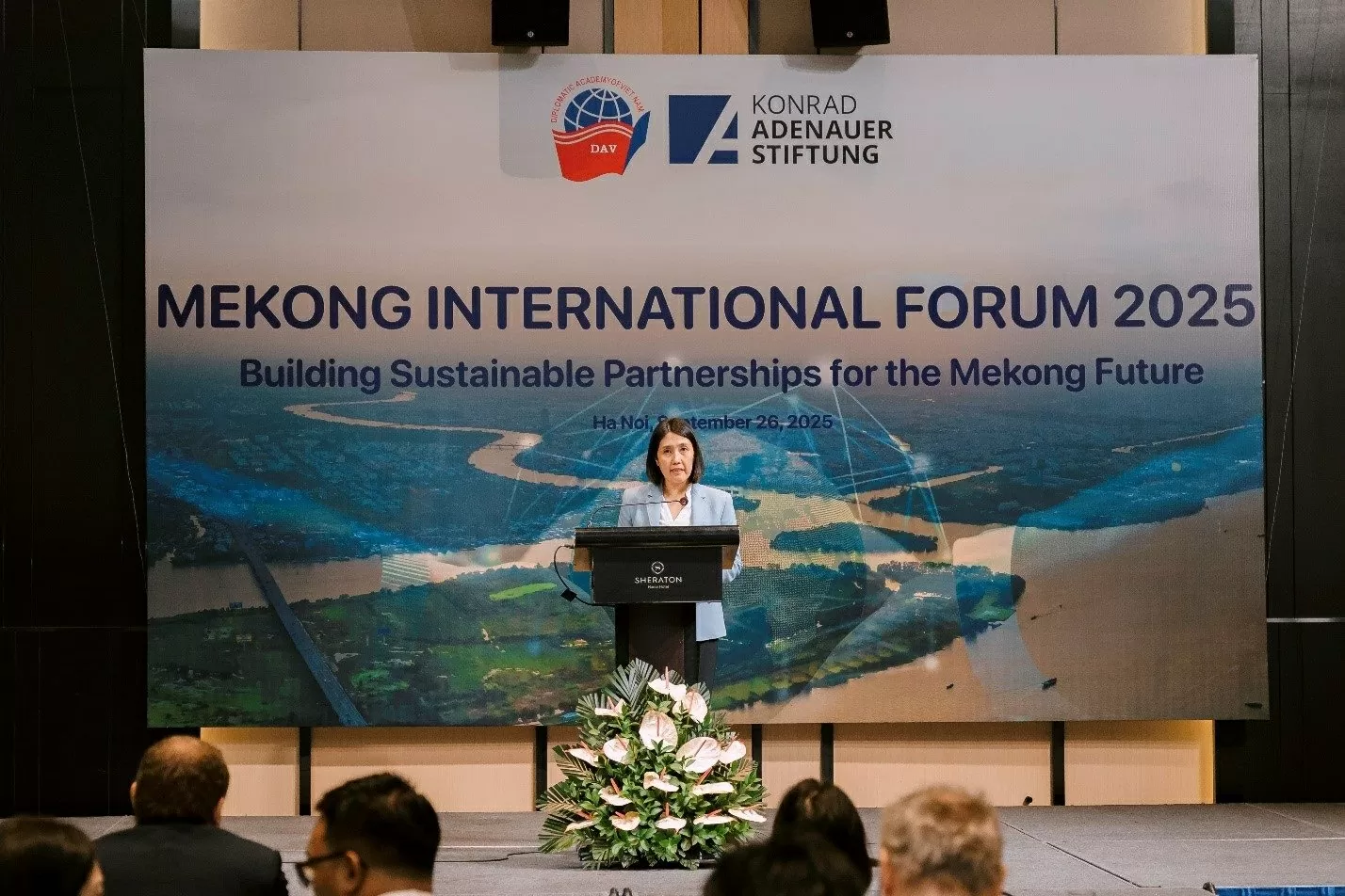 Bà Nguyễn Hương Trà, Quyền Viện trưởng Viện Nghiên cứu Chiến lược Học viện Ngoại giao
