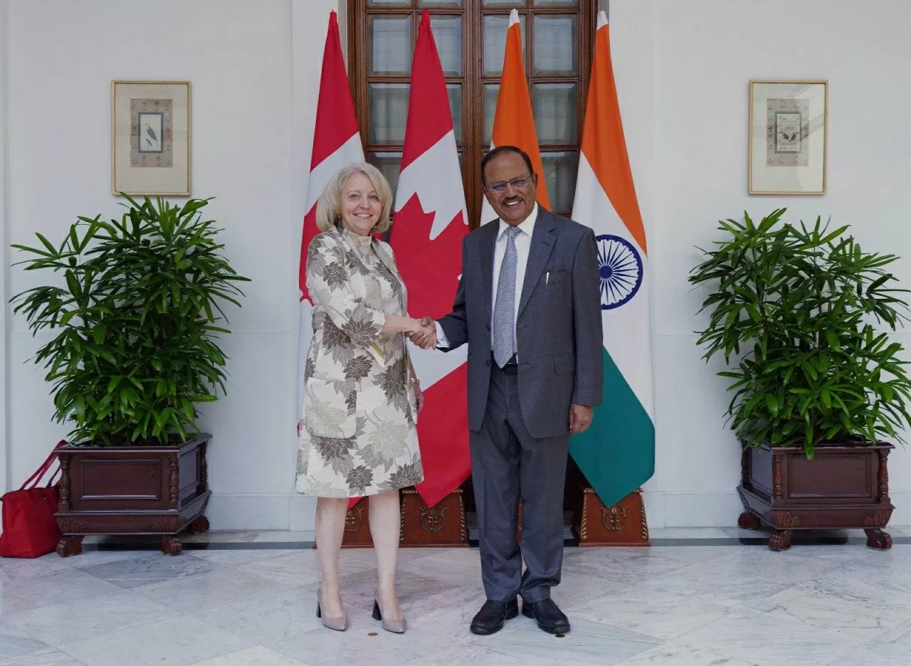 Cố vấn Tình báo và an ninh quốc gia Canada (NSIA) Nathalie Drouin và Cố vấn An ninh quốc gia Ấn Độ Ajit Doval tại New Delhi ngày 20/9/2025. (Nguồn: X)