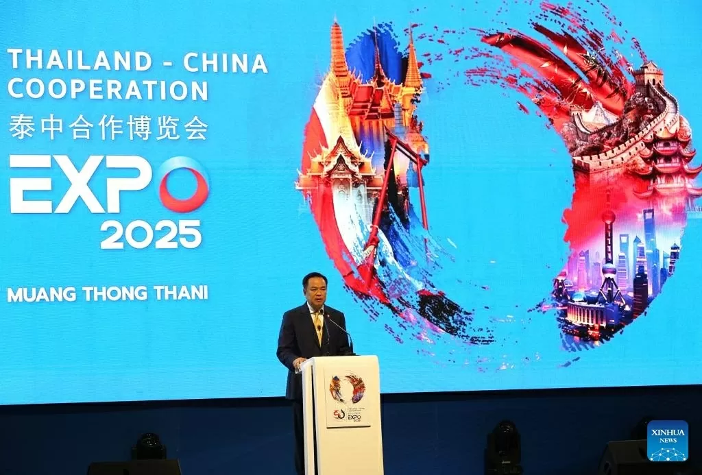 Thủ tướng Thái Lan Anutin Charnvirakul phát biểu khai mạc Triển lãm hợp tác Thái Lan-Trung Quốc, ngày 26/9/2025 tại Bangkok. (Nguồn: Tân Hoa xã)