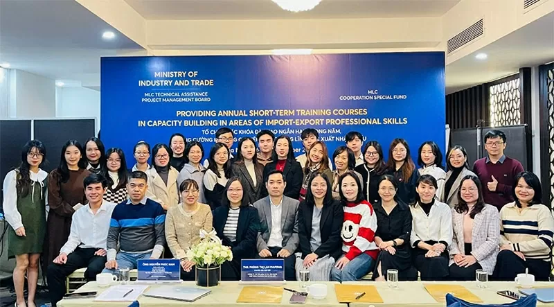 Đại diện BQLDA MLC và các học viên tại khóa đào tạo Đà Nẵng.