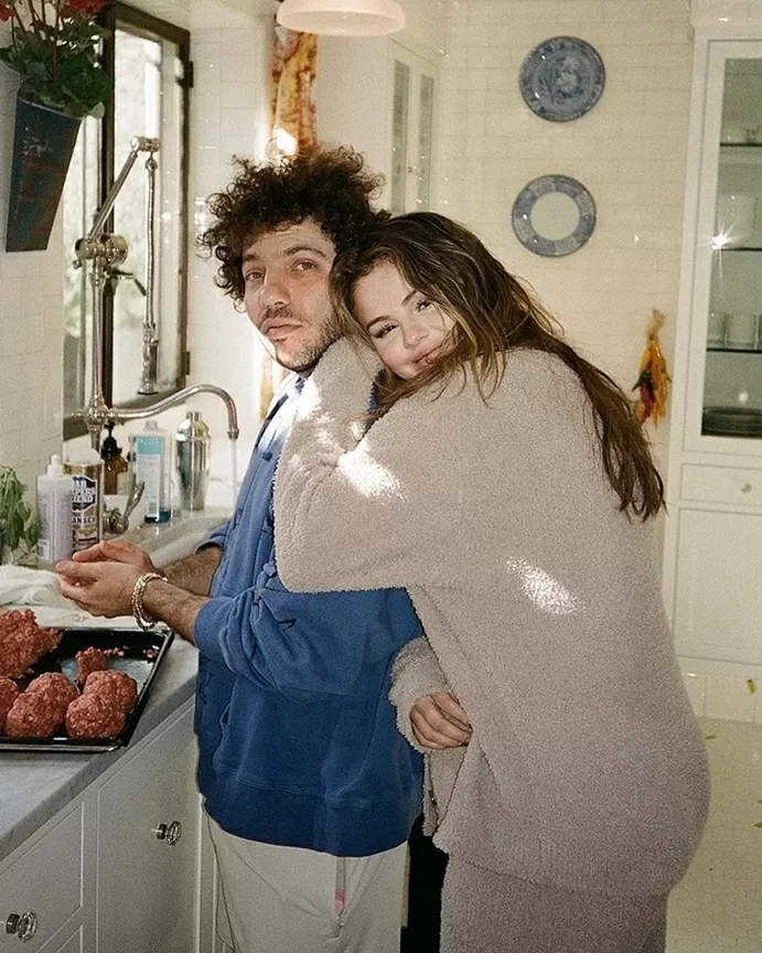 Selena Gomez và Benny Blanco trong bộ ảnh thực hiện năm 2024. (Nguồn: Instagram) Selena Gomez và Benny Blanco trong bộ ảnh thực hiện năm 2024. (Nguồn: Instagram)