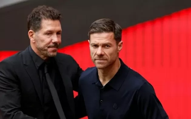 Xabi Alonso nhận gáo nước lạnh ở derby Madrid. (Nguồn: La Razón)