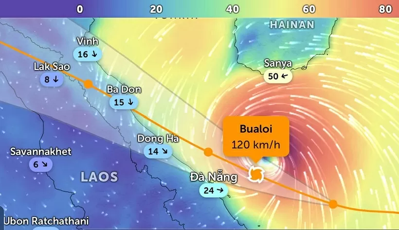 Cập nhật tình hình bão số 10: Di chuyển rất nhanh, gần gấp đôi tốc độ trung bình; 75 nhà ở Huế bị tốc mái Cập nhật tình hình bão số 10: Di chuyển rất nhanh, gần gấp đôi tốc độ trung bình; 75 nhà ở Huế bị tốc mái