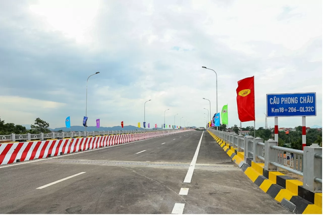 Cầu Phong Châu có ý nghĩa quan trọng về kinh tế, chính trị, văn hóa, xã hội và đảm bảo quốc phòng, an ninh - Ảnh: VGP/Nhật Bắc