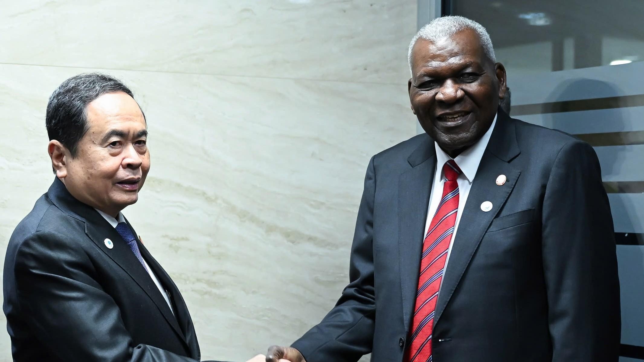 dai su le quang long chuyen tham cua chu tich quoc hoi cuba tiep noi va cu the hoa nhung thoa thuan cap cao