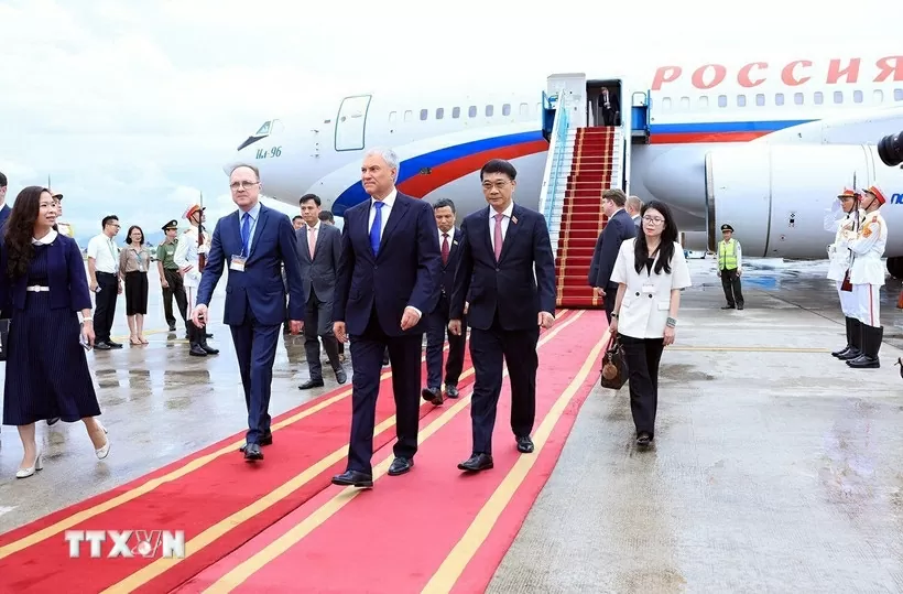 Chủ tịch Duma Quốc gia Quốc hội Nga Vyacheslav Volodin đến Hà Nội, bắt đầu thăm chính thức Việt Nam