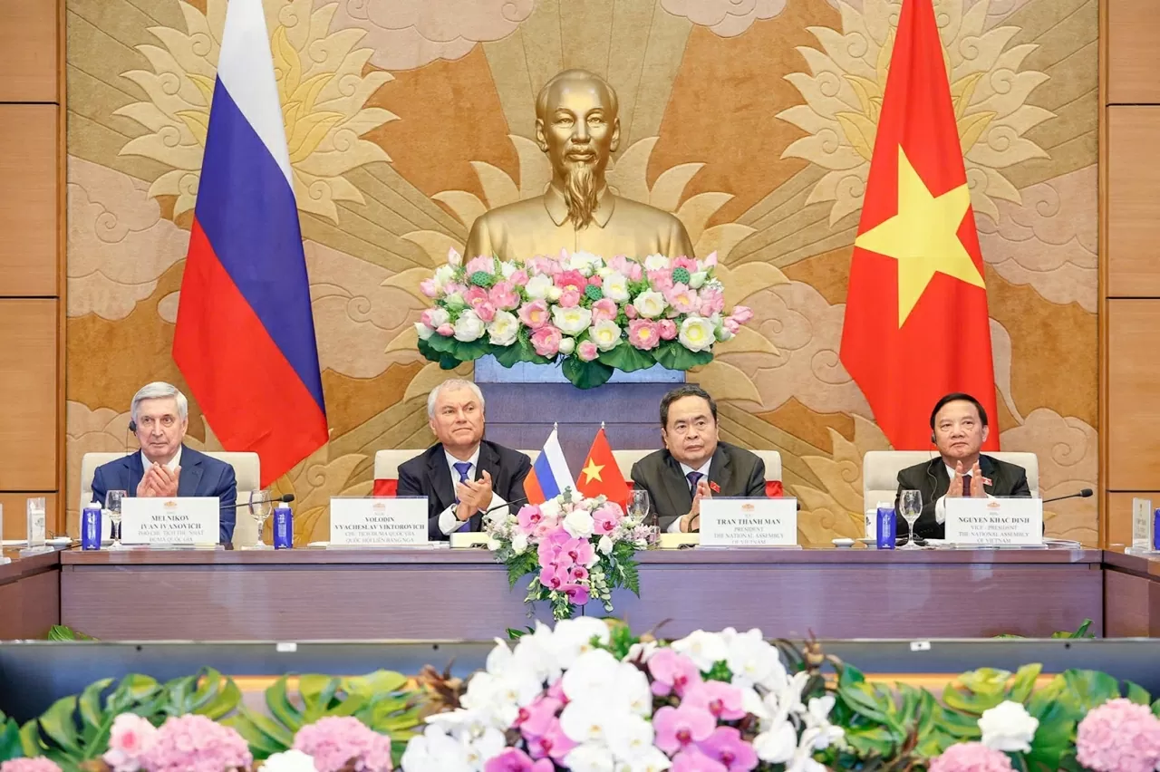 Chủ tịch Quốc hội Trần Thanh Mẫn và Chủ tịch Duma Quốc gia Quốc hội Liên bang Nga Vyacheslav Volodin. (Ảnh: Nguyễn Hải)