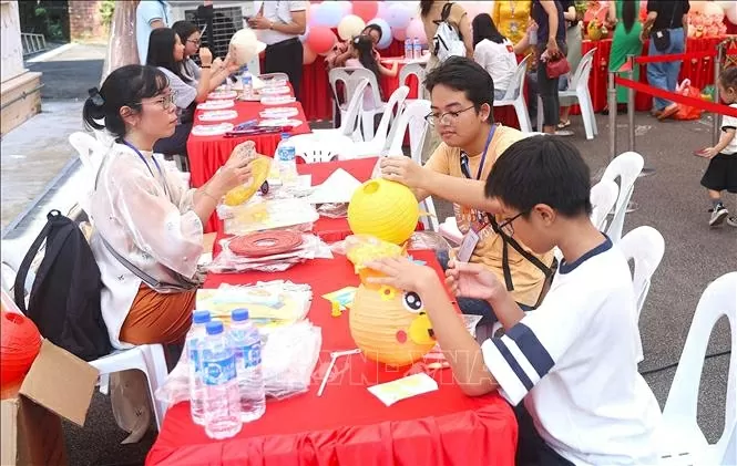 Cộng đồng người Việt vui Tết Trung Thu tại Singapore Cộng đồng người Việt vui Tết Trung Thu tại Singapore