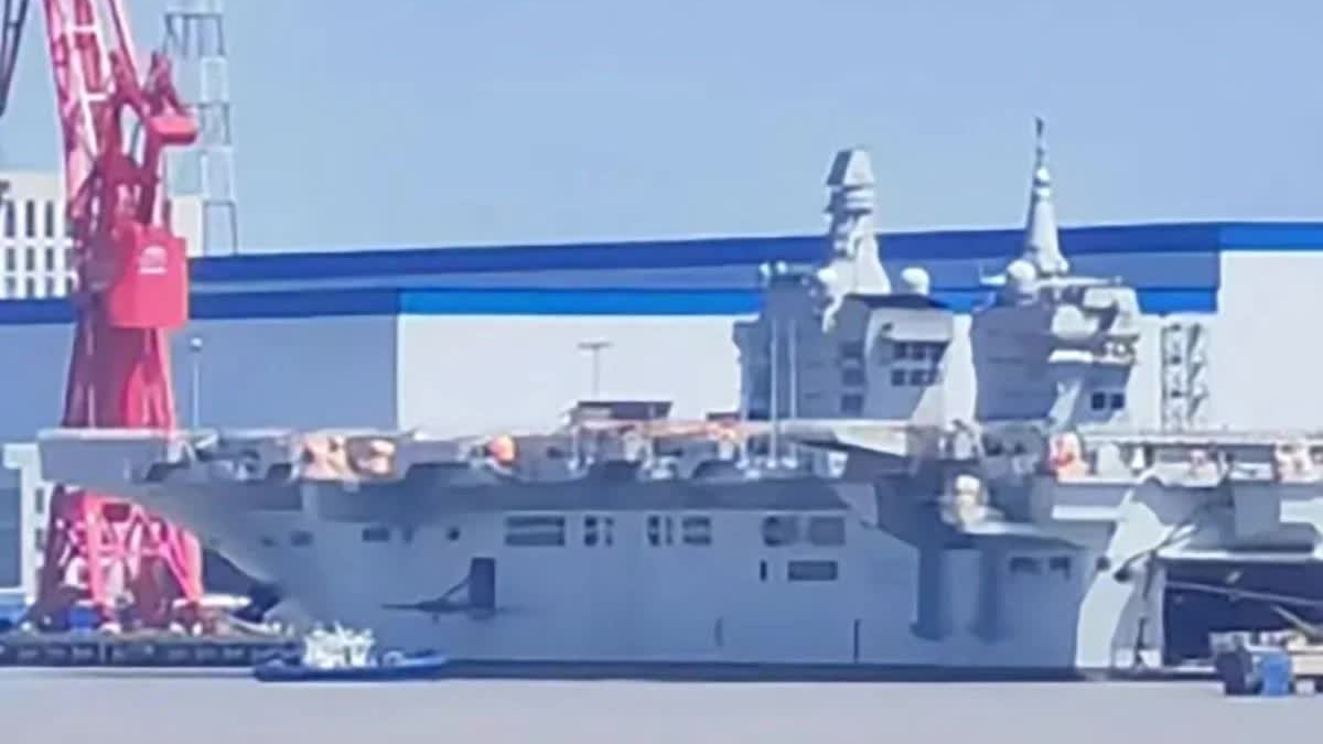 Hé lộ hình ảnh về tàu sân bay không người lái đầu tiên của Trung Quốc