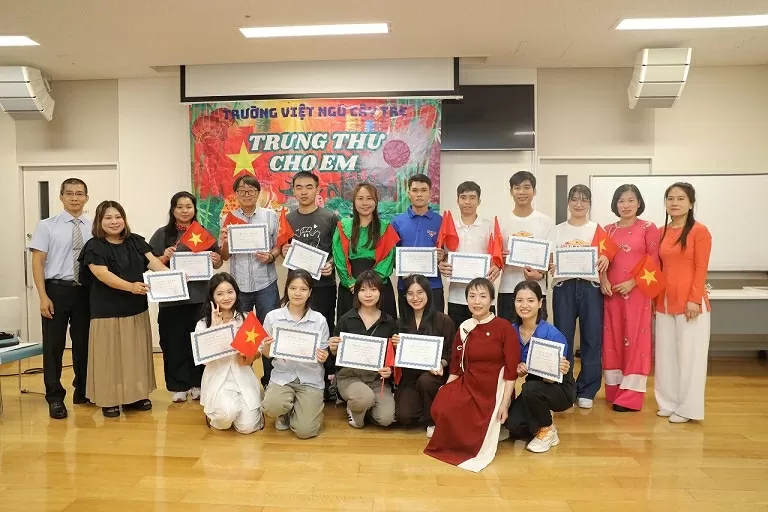 Tết Trung thu tại Trường Việt ngữ Cộng đồng Cây Tre Đầm ấm Tết Trung thu tại Trường Việt ngữ cộng đồng Cây Tre