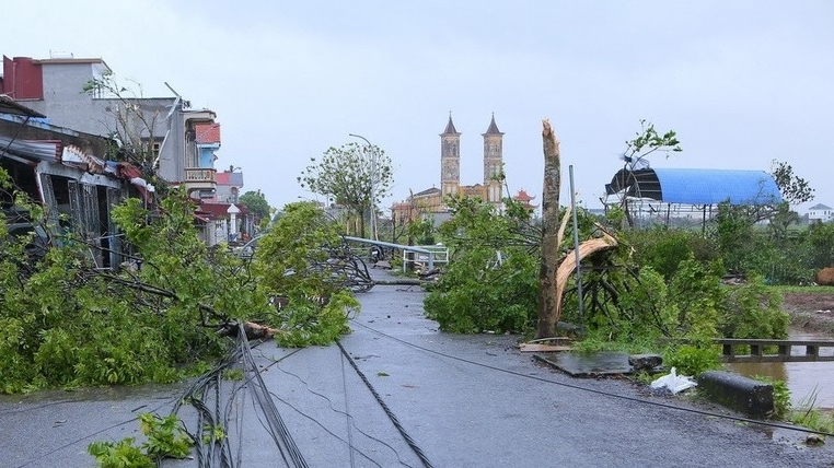 bao so 10 giong loc manh gay thiet hai nang ne ve nguoi va tai san tai tinh ninh binh