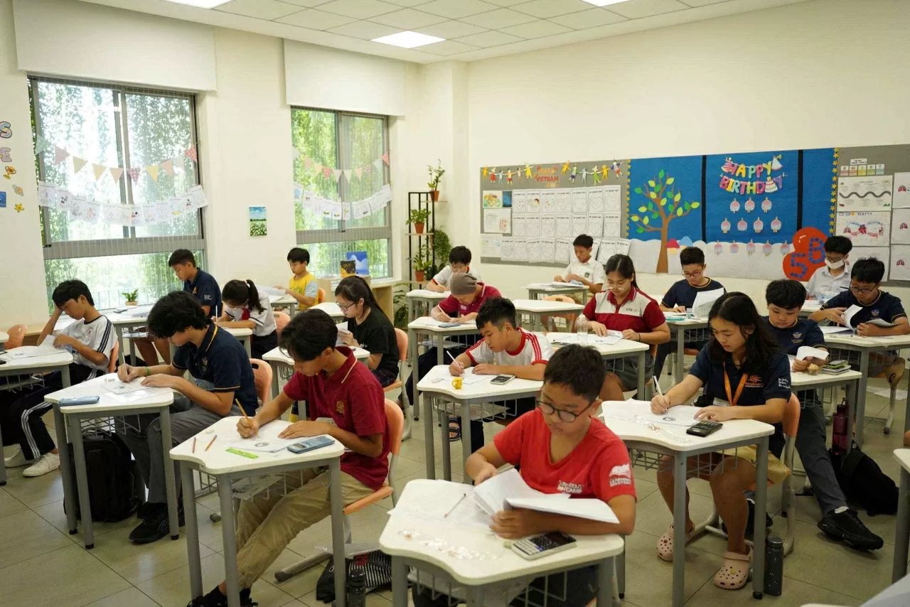 Cuộc thi luôn thu hút được nhiều lứa tuổi học sinh Việt Nam tham gia, đây là minh chứng cho trí tuệ của Gen Alpha đã sẵn sàng hội nhập toàn cầu. Cuộc thi luôn thu hút được nhiều lứa tuổi học sinh Việt Nam tham gia, đây là minh chứng cho trí tuệ của Gen Alpha đã sẵn sàng hội nhập toàn cầu.