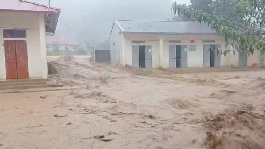 Điện thăm hỏi, thư chia buồn về thiệt hại do cơn bão số 10 gây ra