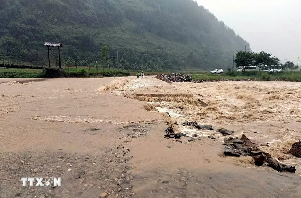 Mưa lớn gây ngập lụt ở một số xã trên địa bàn tỉnh Sơn La. Mưa lớn gây ngập lụt ở một số xã trên địa bàn tỉnh Sơn La.