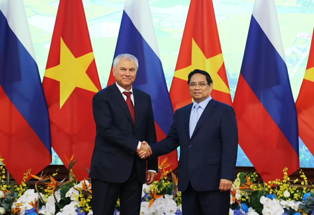 Thủ tướng Phạm Minh Chính và Chủ tịch Duma Quốc gia Vyacheslav Volodin chụp bức ảnh lưu niệm trước khi tiến hành Hội kiến. (Ảnh: Thành Long)