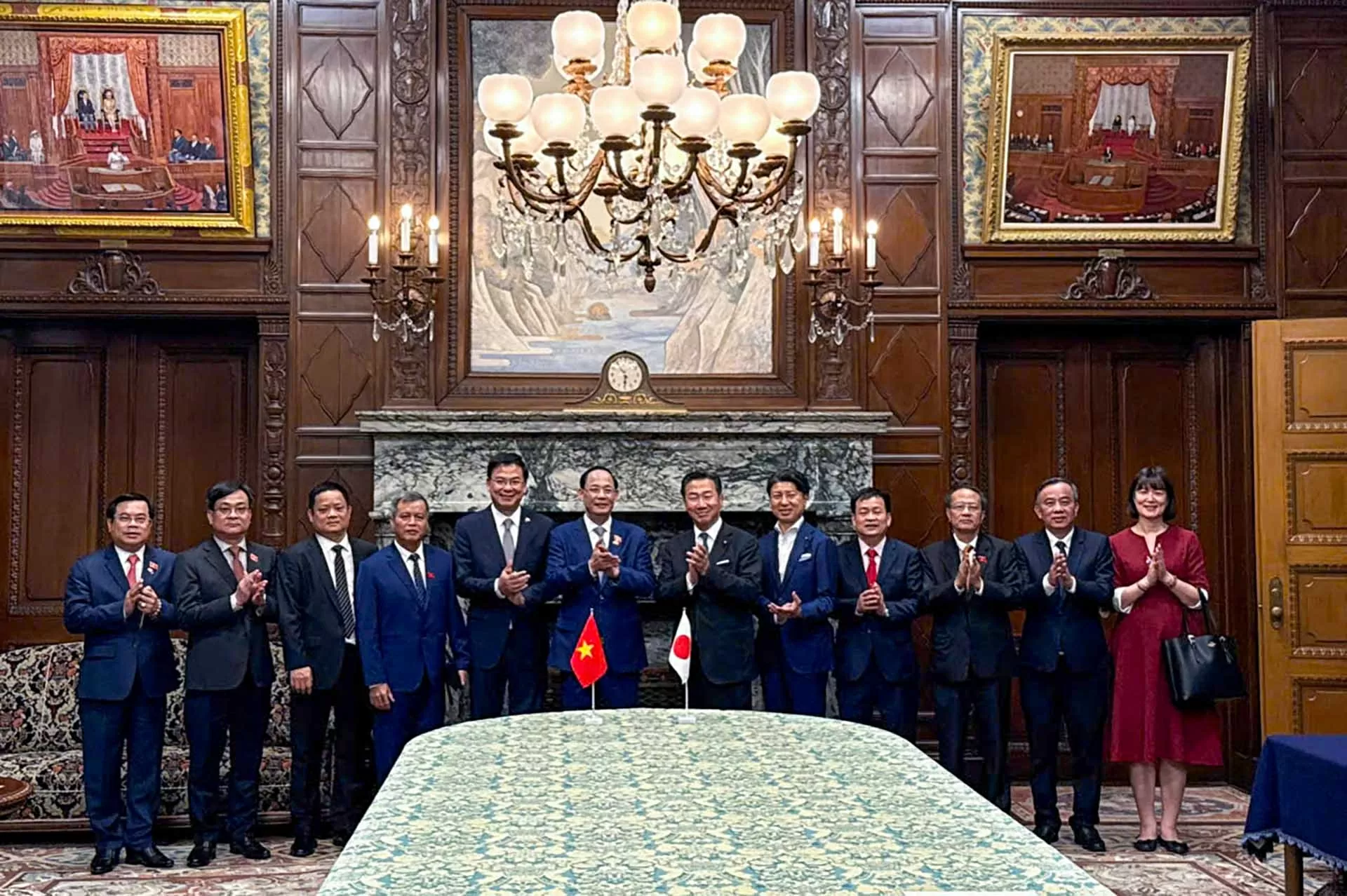 Phó Chủ tịch Quốc hội Trần Quang Phương hội kiến Chủ tịch Hạ viện, hội đàm với Phó Chủ tịch Thượng viện Nhật Bản