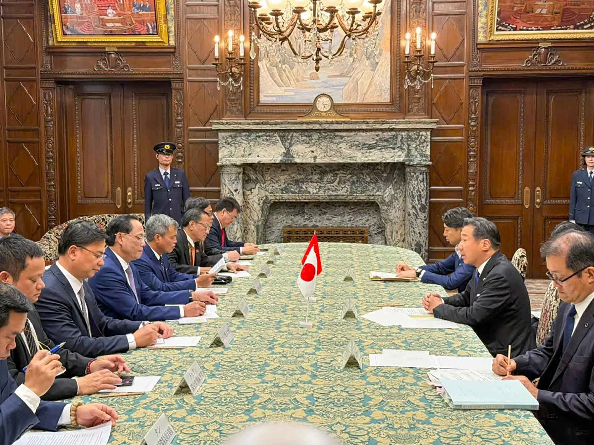 Phó Chủ tịch Quốc hội Trần Quang Phương hội kiến Chủ tịch Hạ viện, hội đàm với Phó Chủ tịch Thượng viện Nhật Bản Phó Chủ tịch Quốc hội Trần Quang Phương hội kiến Chủ tịch Hạ viện, hội đàm với Phó Chủ tịch Thượng viện Nhật Bản