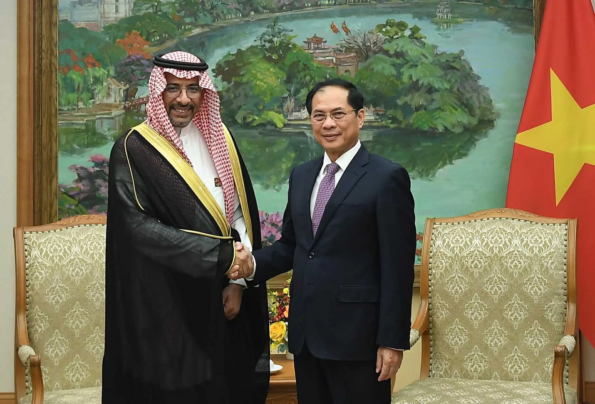 Đề nghị Saudi Arabia xây dựng trung tâm trung chuyển, dự trữ dầu thô khu vực tại Việt Nam Đề nghị Saudi Arabia xây dựng trung tâm trung chuyển, dự trữ dầu thô khu vực tại Việt Nam