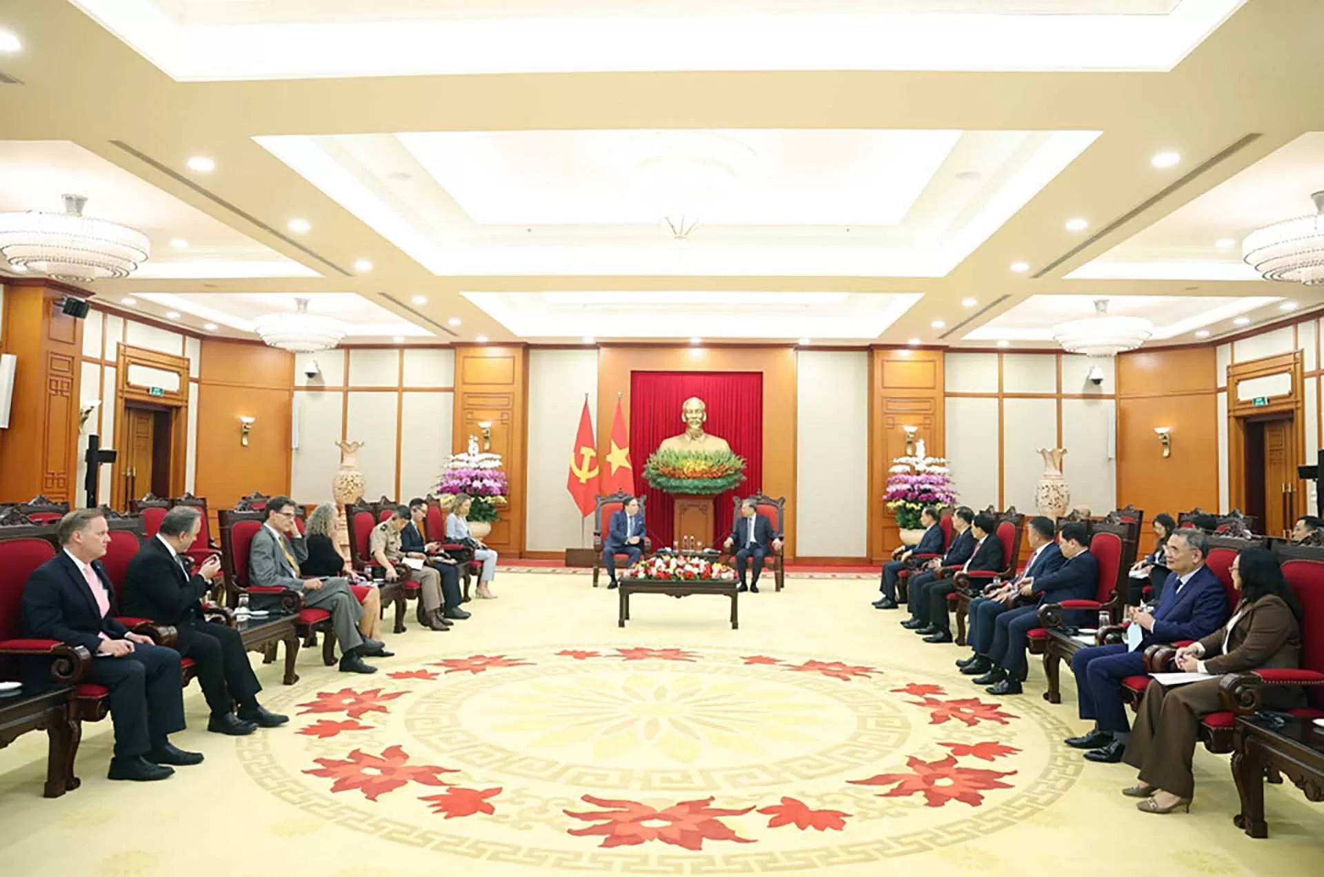 Tổng Bí thư Tô Lâm tiếp Đại sứ Hoa Kỳ Marc Knapper Tổng Bí thư Tô Lâm tiếp Đại sứ Hoa Kỳ Marc Knapper