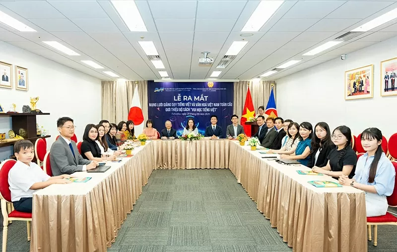 Ra mắt Mạng lưới Giảng dạy tiếng Việt và Văn hoá Việt Nam toàn cầu & Giới thiệu bộ sách “Vui học tiếng Việt” tại Fukuoka Ra mắt Mạng lưới Giảng dạy tiếng Việt và Văn hoá Việt Nam toàn cầu & Giới thiệu bộ sách “Vui học tiếng Việt” tại Fukuoka