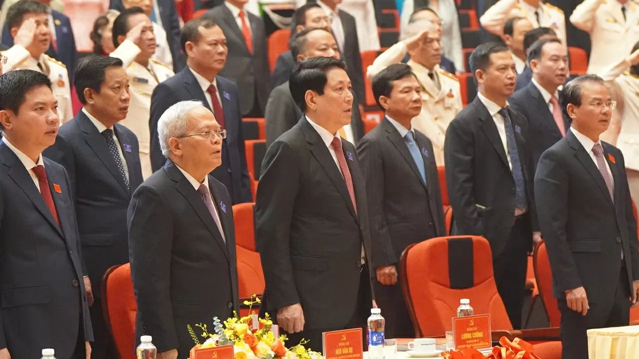 Chủ tịch nước Lương Cường và các đại biểu tham dự lễ chào cờ.