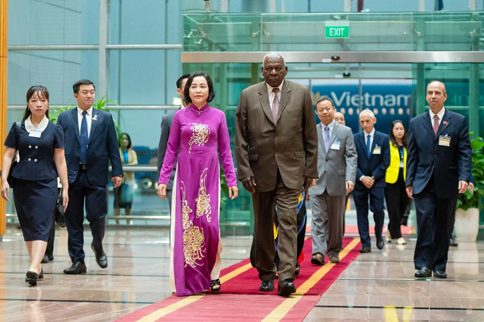 Chủ tịch Quốc hội Cuba đến Hà Nội, bắt đầu chuyến thăm chính thức Việt Nam