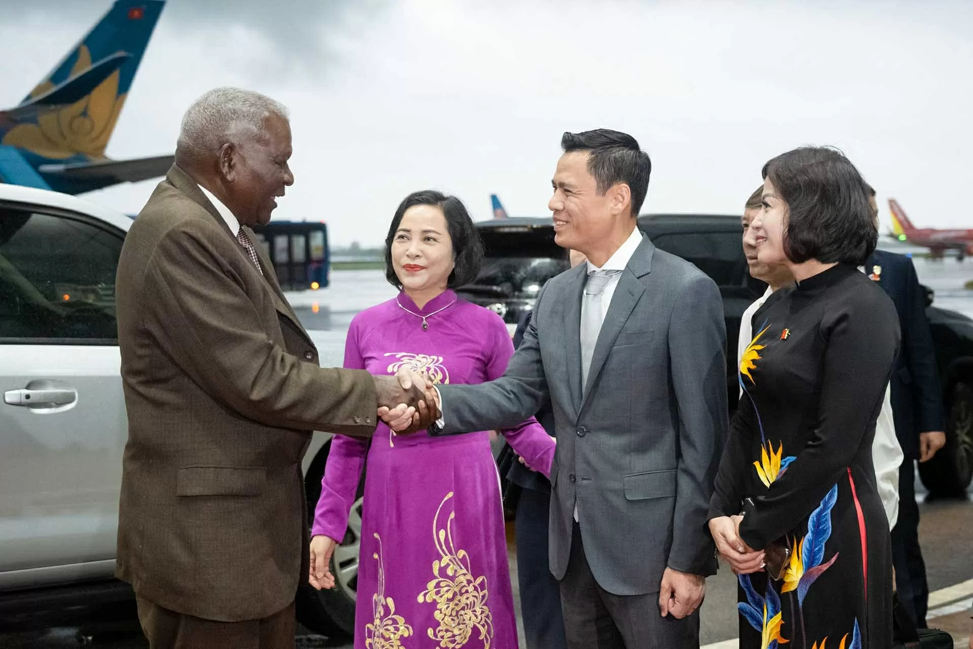 Chủ tịch Quốc hội Cuba đến Hà Nội, bắt đầu chuyến thăm chính thức Việt Nam