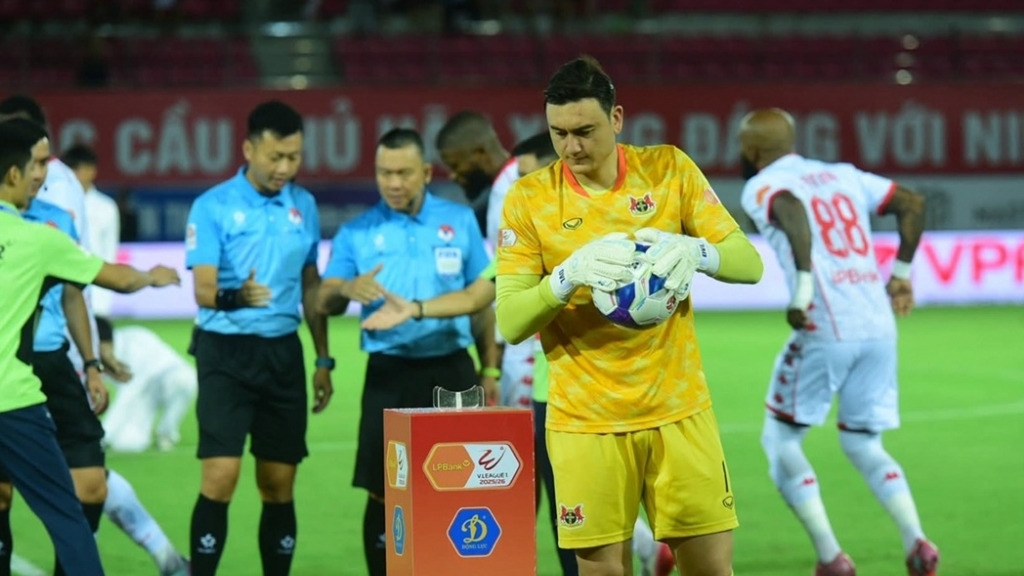 Đội tuyển Việt Nam triệu tập: Thủ môn Văn Lâm bất ngờ tái xuất