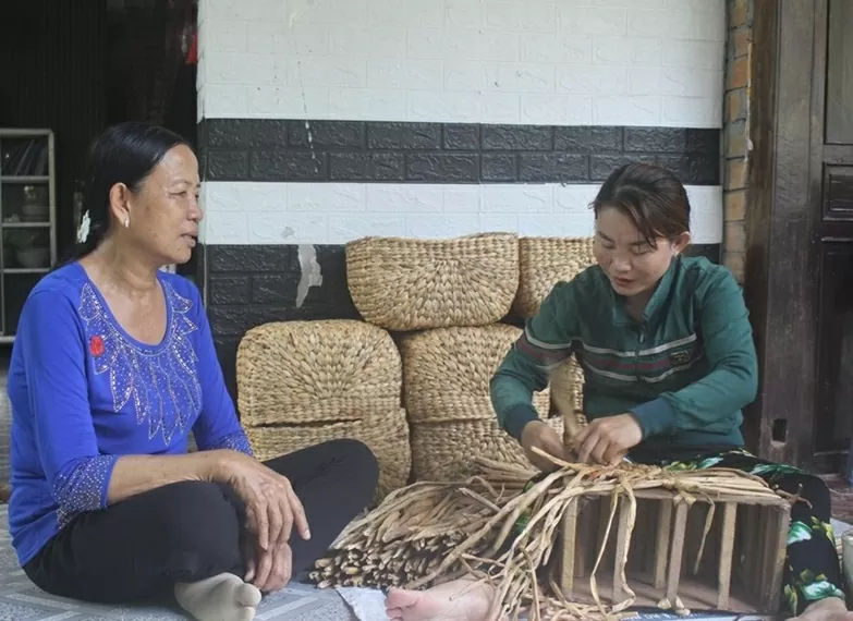 Nhờ được học nghề, nhiều người dân tộc thiểu số ở Cà Mau đã có việc làm và thu nhập ổn định. (Nguồn: QĐND)