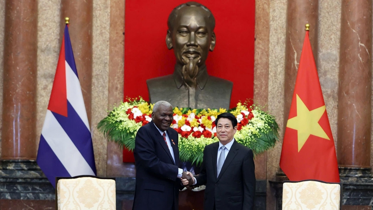 chu tich quoc hoi nuoc cong hoa cuba esteban lazo hernandez hoi kien chu tich nuoc luong cuong