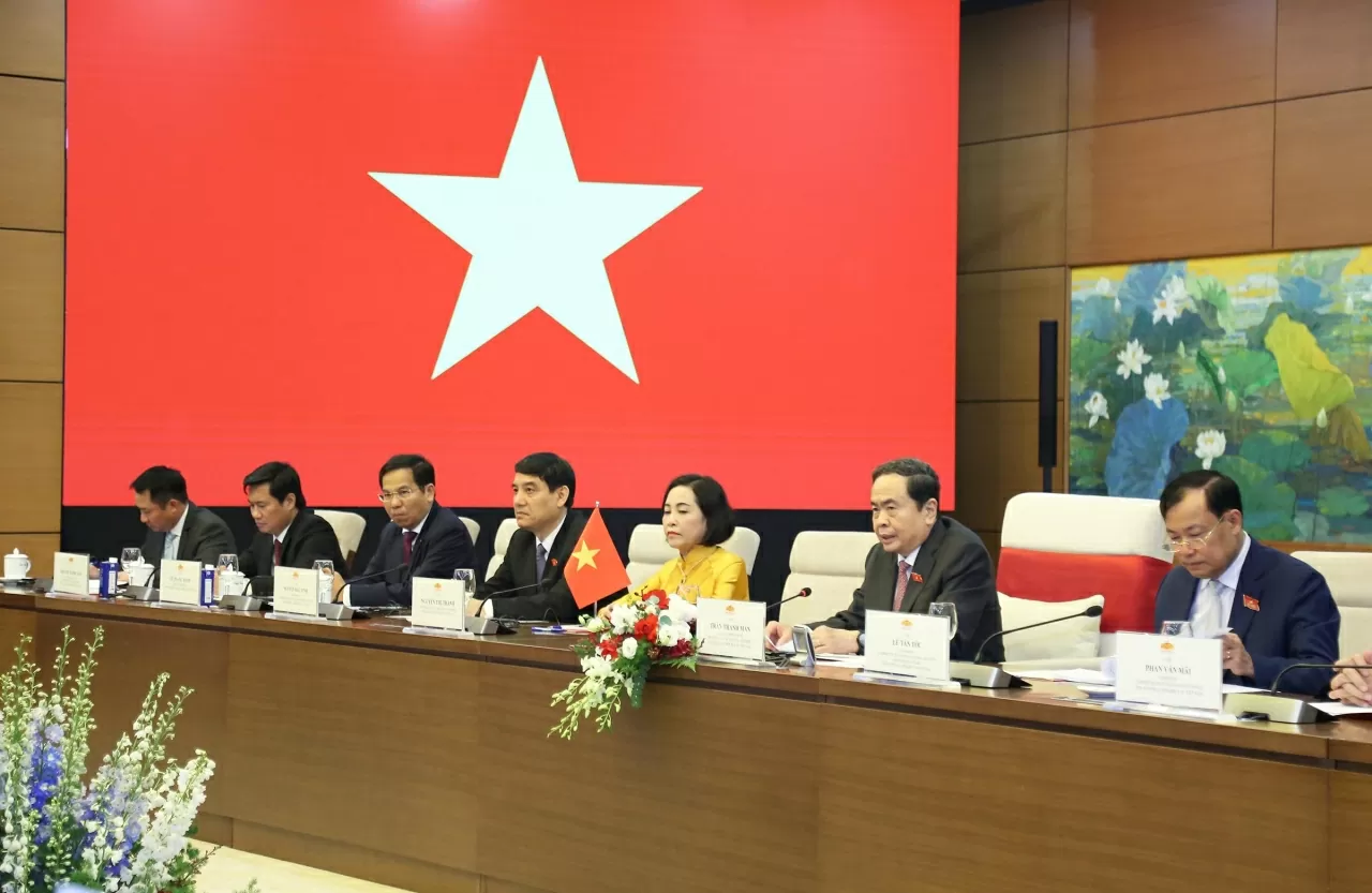 Chủ tịch Quốc hội Trần Thanh Mẫn vui mừng và nhiệt liệt chào mừng Chủ tịch Quốc hội Esteban Lazo Hernández và Đoàn đại biểu cấp cao Quốc hội Cuba thăm chính thức Việt Nam. (Ảnh: Thành Long) Chủ tịch Quốc hội Trần Thanh Mẫn vui mừng và nhiệt liệt chào mừng Chủ tịch Quốc hội Esteban Lazo Hernández và Đoàn đại biểu cấp cao Quốc hội Cuba thăm chính thức Việt Nam. (Ảnh: Thành Long)