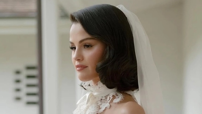 Ca sĩ Selena Gomez hé lộ những khoảnh khắc đặc biệt trong đám cưới