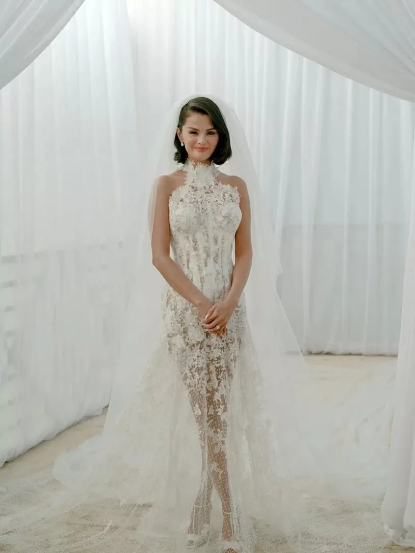 váy cưới Selena Gomez