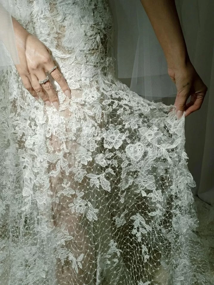 váy cưới Selena Gomez