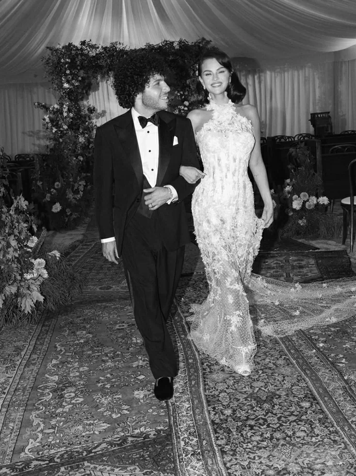 váy cưới Selena Gomez