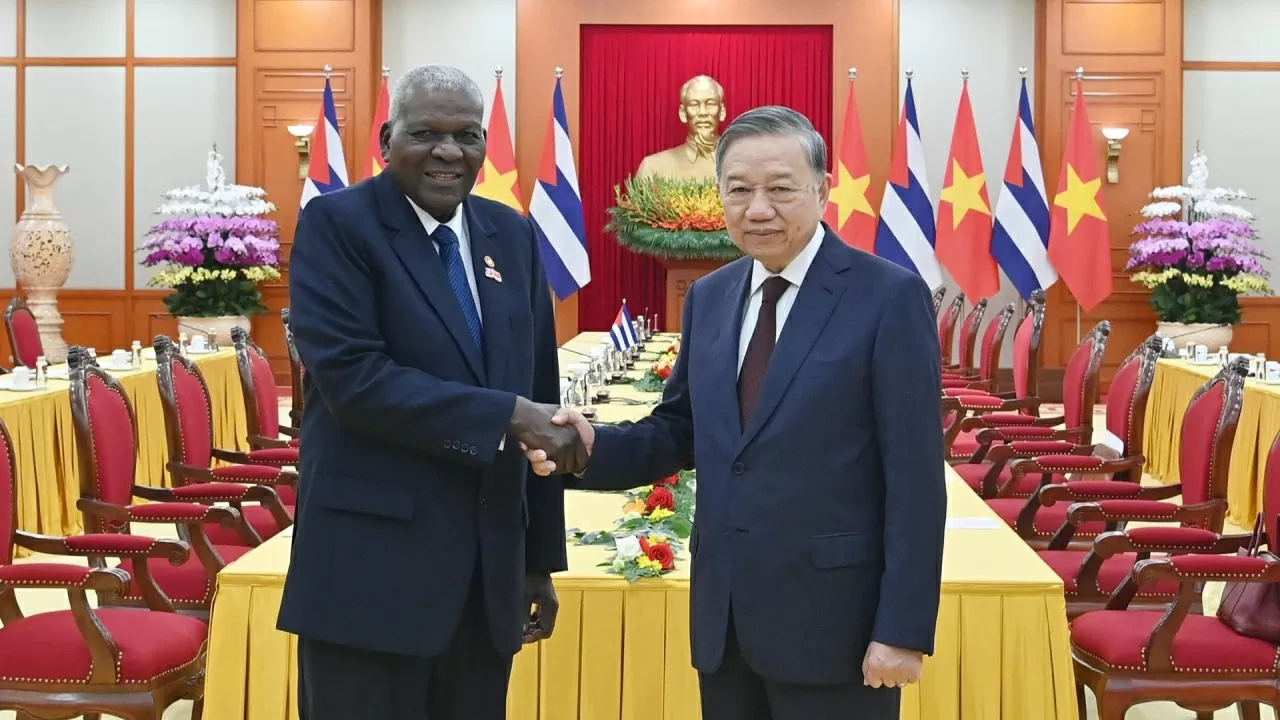 Tổng Bí thư Tô Lâm chào mừng Chủ tịch Quốc hội Esteban Lazo Hernández thăm chính thức Việt Nam. (Ảnh: Đăng Khoa)