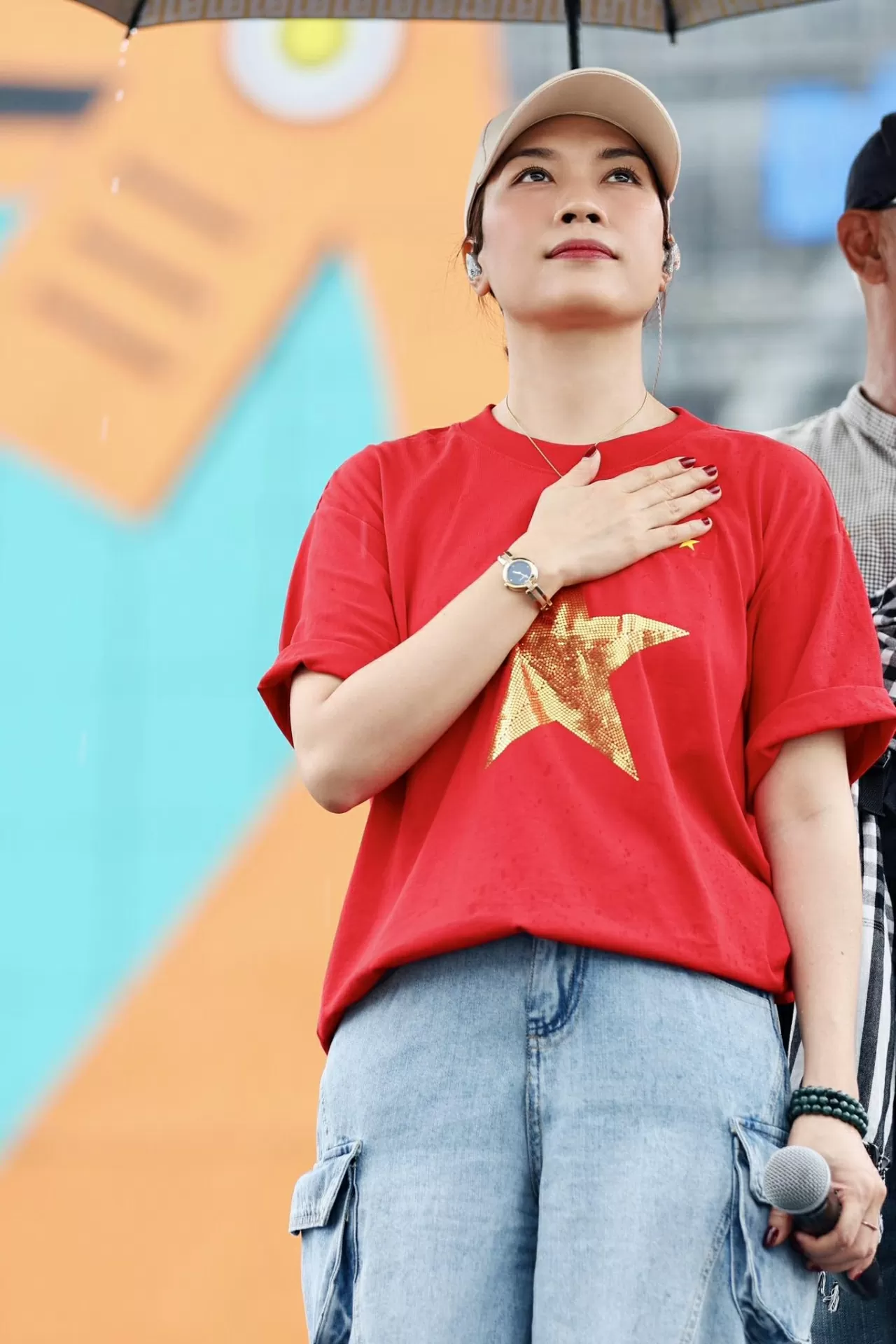 Mỹ Tâm và nhiều sao Việt ủng hộ người dân vùng bão lũ