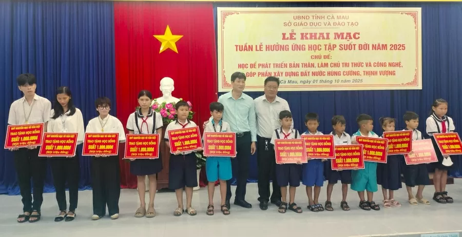 Cà Mau không để ai bị bỏ lại phía sau trên hành trình tri thức Cà Mau không để ai bị bỏ lại phía sau trên hành trình tri thức