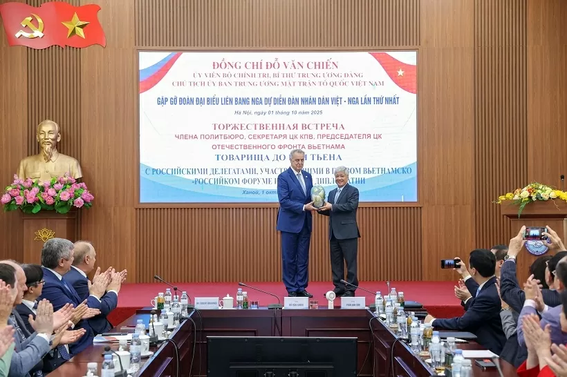 Gặp gỡ đoàn đại biểu Liên bang Nga tham dự Diễn đàn nhân dân Việt-Nga lần thứ nhất
