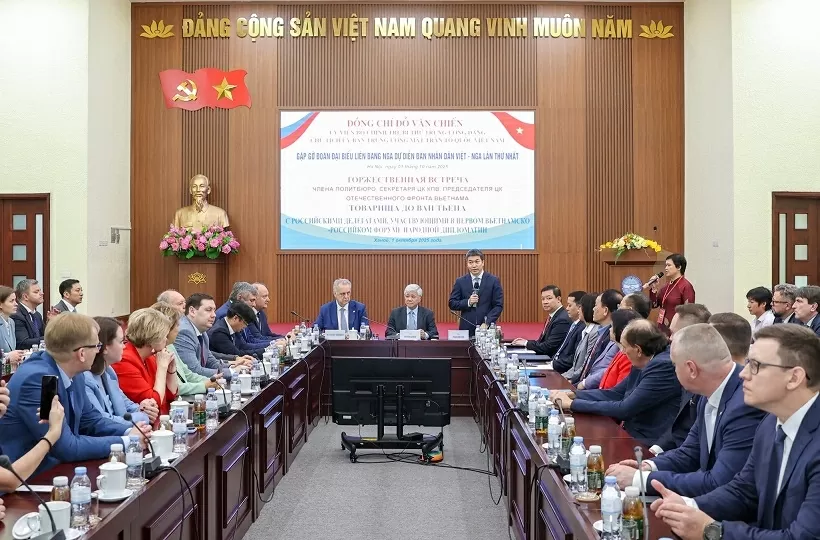 Gặp gỡ đoàn đại biểu Liên bang Nga tham dự Diễn đàn nhân dân Việt-Nga lần thứ nhất Gặp gỡ đoàn đại biểu Liên bang Nga tham dự Diễn đàn nhân dân Việt-Nga lần thứ nhất