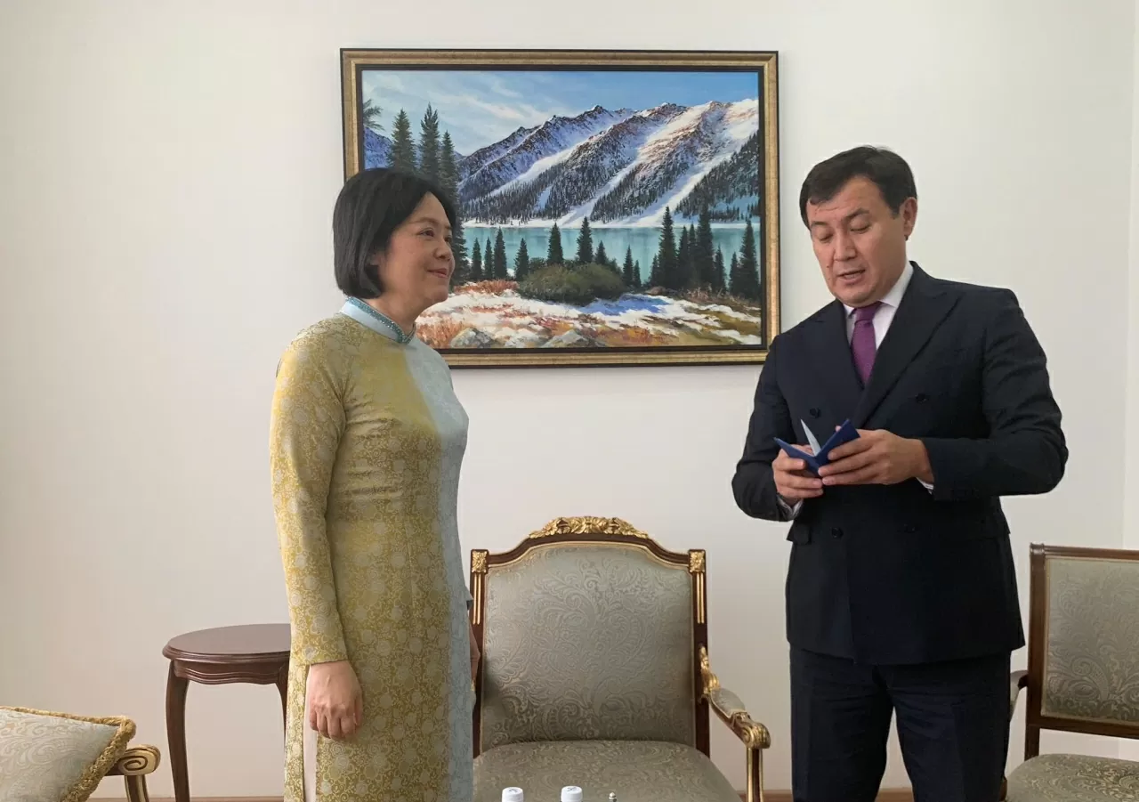 Đại sứ Phạm Phạm Thái Như Mai nhận Huân chương Hữu nghị Dostyk do Nhà nước Kazakhstan trao tặng Đại sứ Phạm Phạm Thái Như Mai nhận Huân chương Hữu nghị Dostyk do Nhà nước Kazakhstan trao tặng